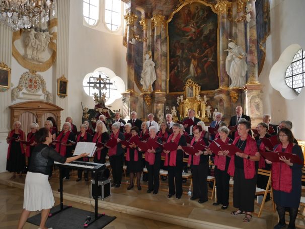 der Chor singt