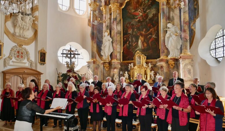 Der Chor singt