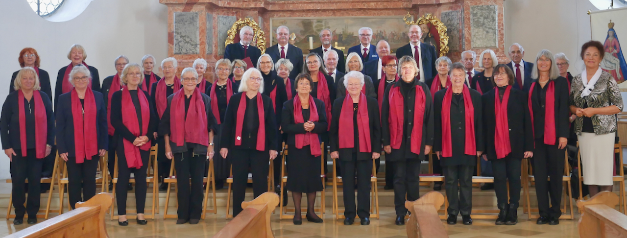 vor dem (nördlichen) Ulrichsaltar der Chor vor dem (nördlichen) Ulrichsaltar
